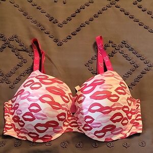 Victoria's Secret Kiss Print Bra in Red and Pink
